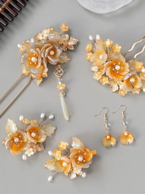 Complete amber Hanfu hair accessories set with floral hairpins, hair clips, gold-tone details, faux pearls, pendant ornaments, and matching drop earrings displayed in a classical Chinese style