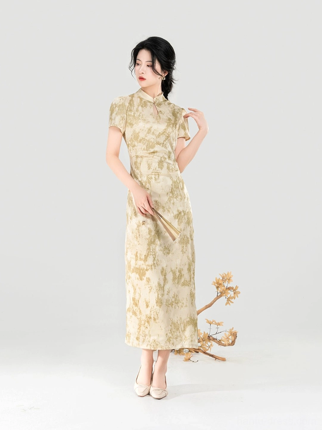 Apricot Branch modern Hanfu short sleeve qipao dress side view with ink wash print and mandarin collar