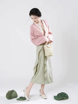 Side view of Autumn Lotus modern Song Dynasty Hanfu outfit with flowing green wrap skirt and straw handbag