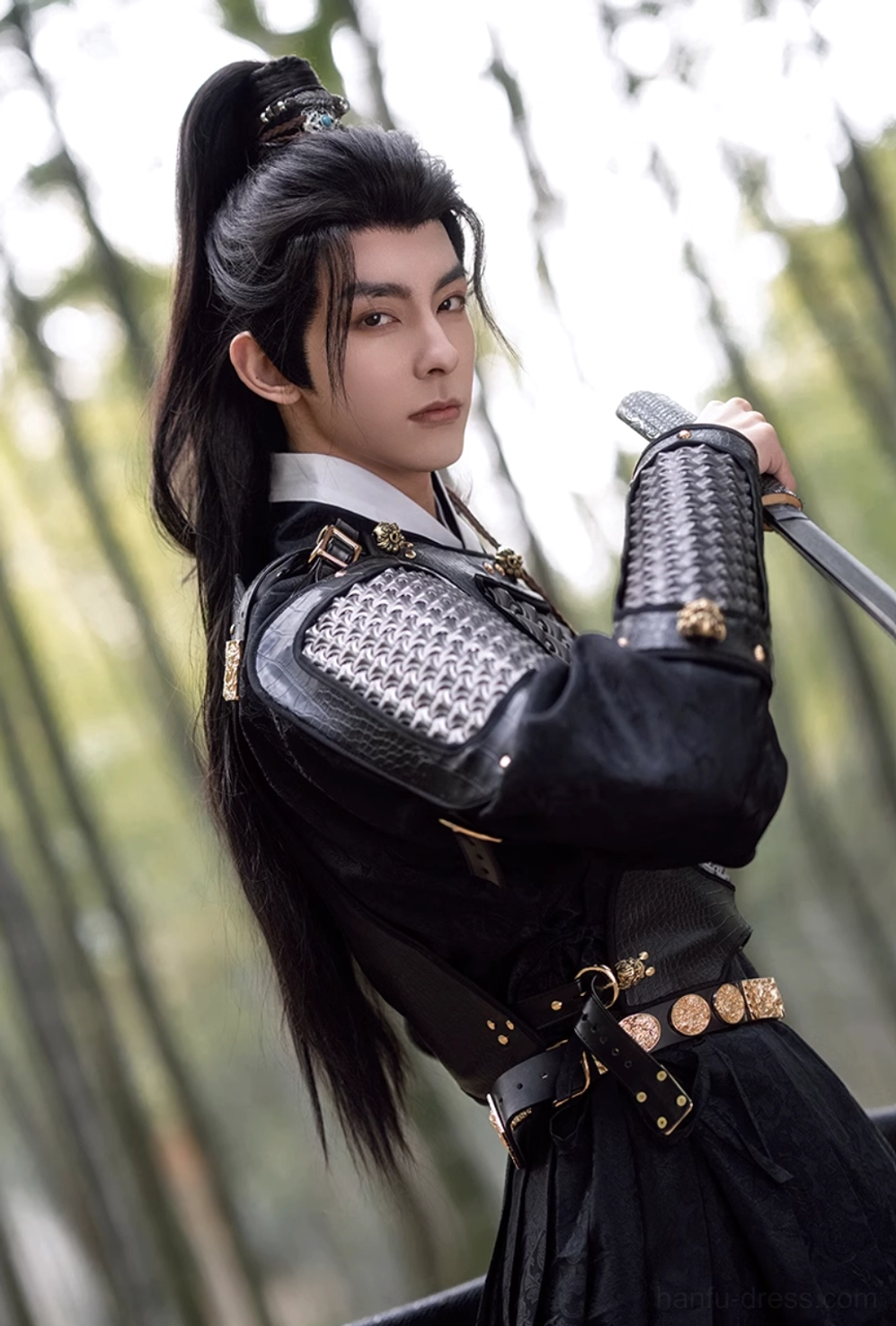 Black fantasy hanfu armor costume close view with metal-look shoulder armor, arm bracers, round gold waist ornament, and twin sword pose
