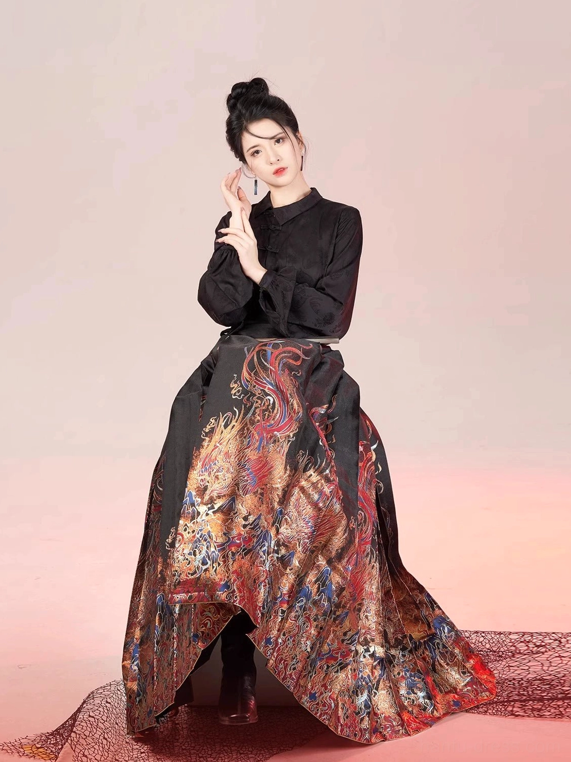 Black long-sleeve jacquard hanfu blouse with lantern sleeves and matching traditional Chinese mamian skirt