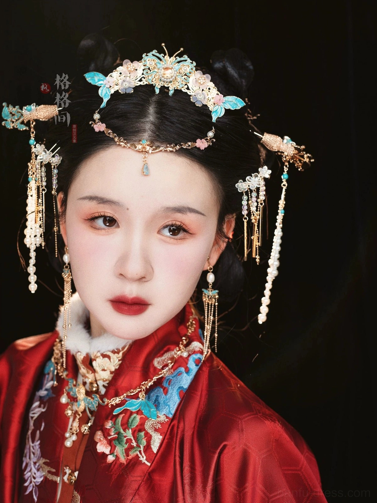 Chinese wedding Hanfu model wearing blue cloisonne pearl tassel hair pins with ornate gold floral bridal headwear