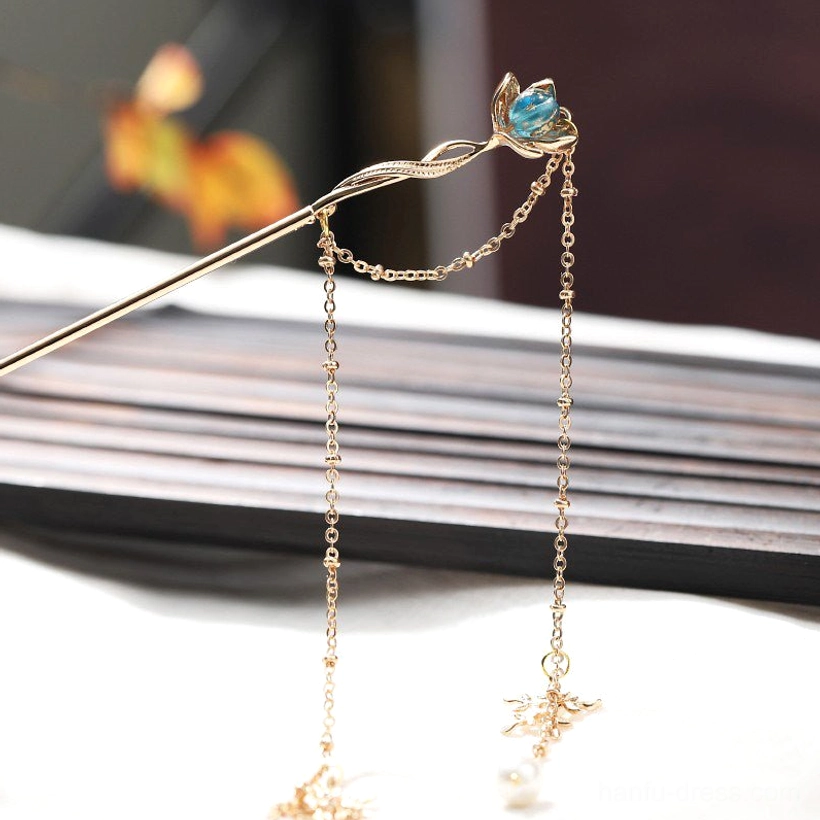 Blue gradient lotus tassel Chinese hair stick for Hanfu with twisted gold-tone shaft, pearl pendants, and delicate snowflake chain charms