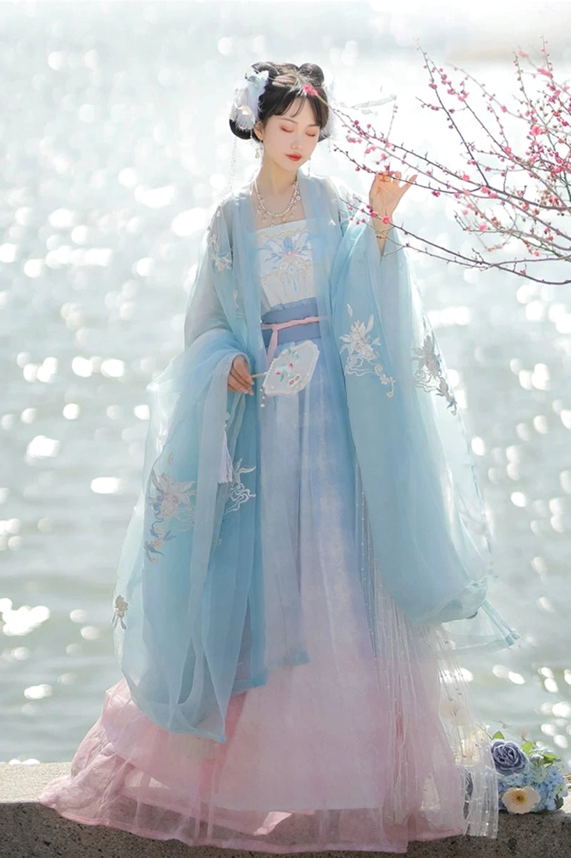 Blue Tang Dynasty Hanfu dress set featuring a heziqun gradient skirt, airy large sleeve coat, floral hairpins and round fan