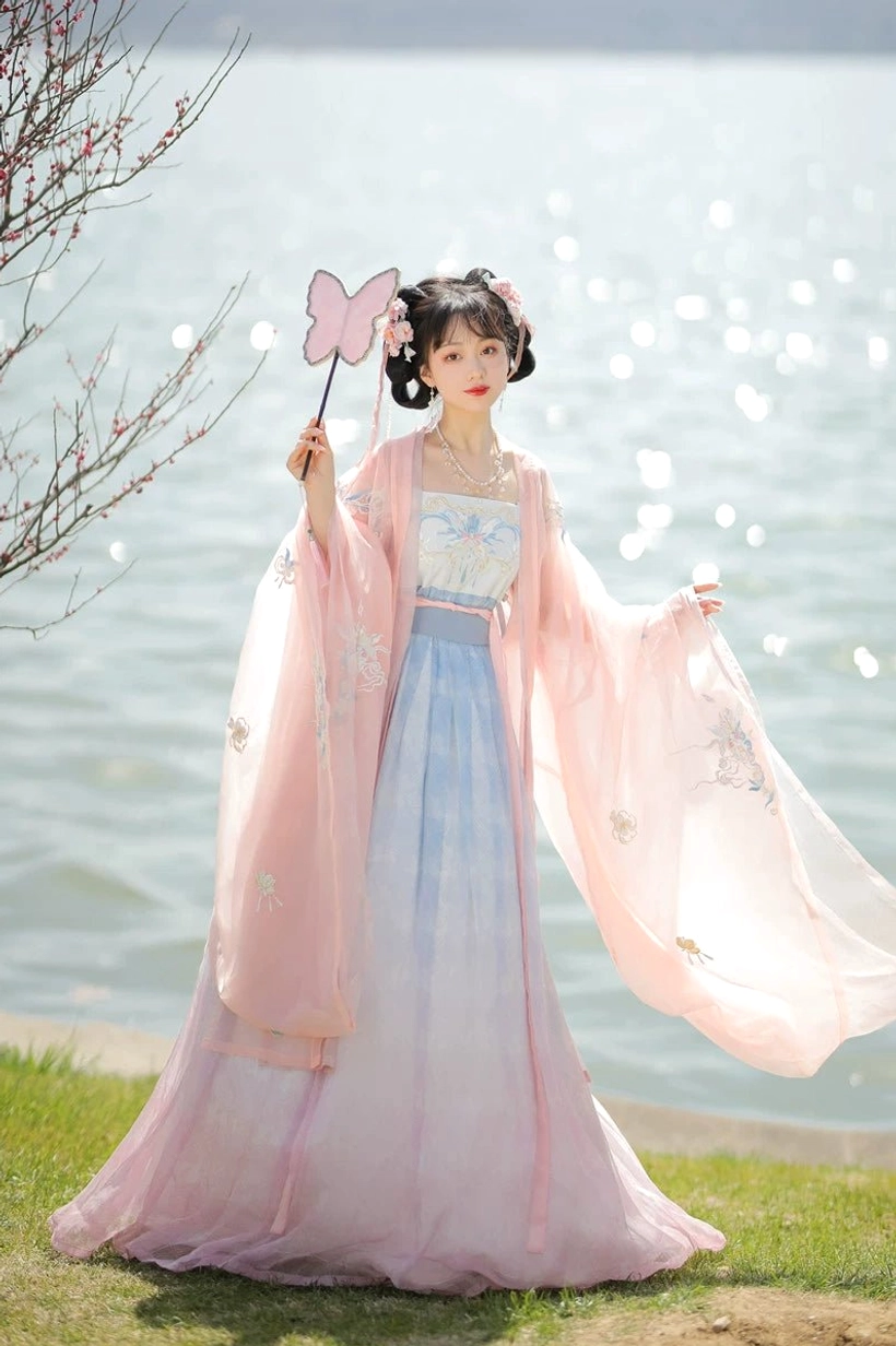 Pink Tang Dynasty style Hanfu heziqun dress set with embroidered floral large sleeves and gradient long skirt