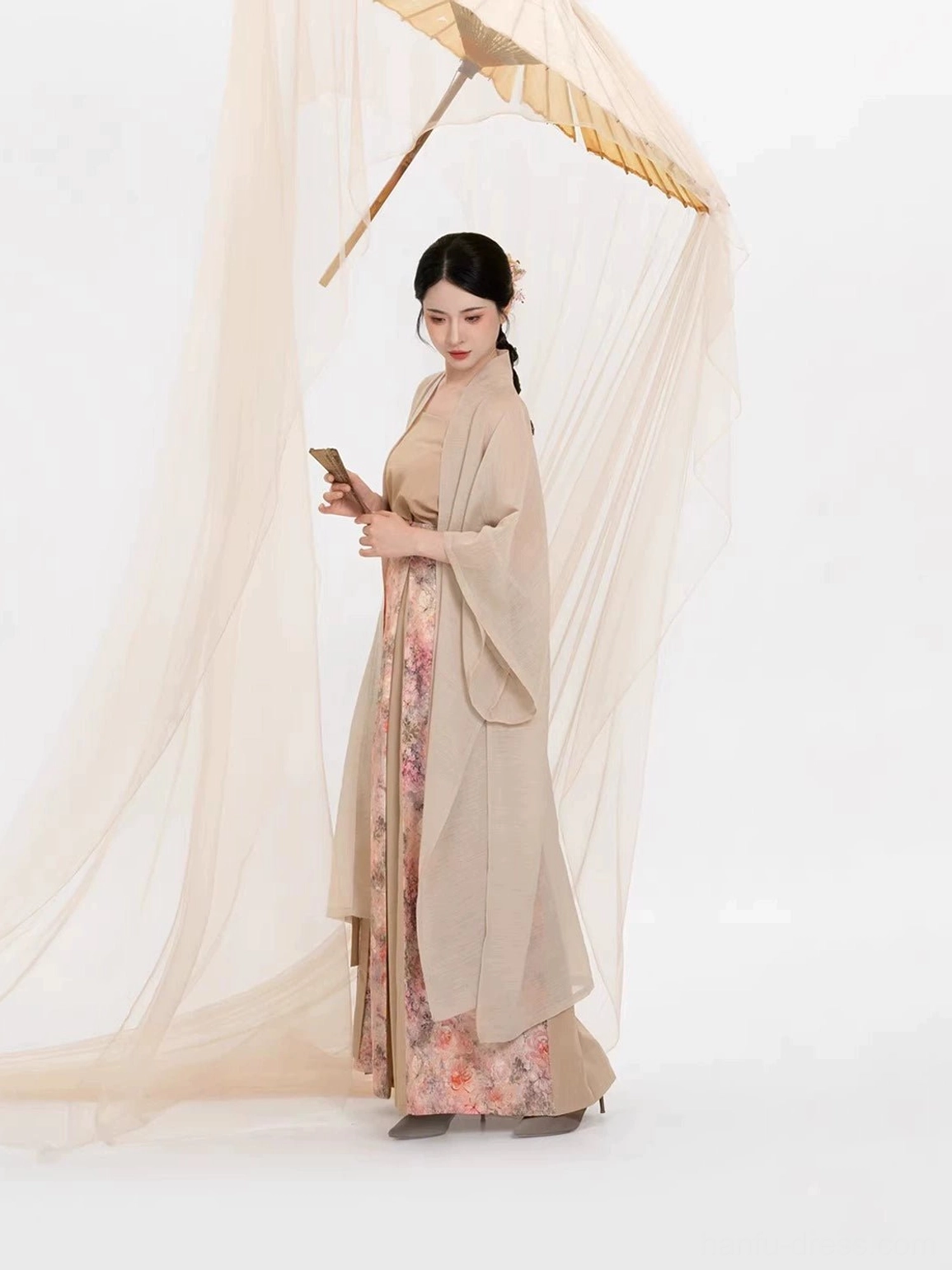 Side view of Changgan Temple style beige beizi layered over a camisole and floral pleated Hanfu wrap skirt