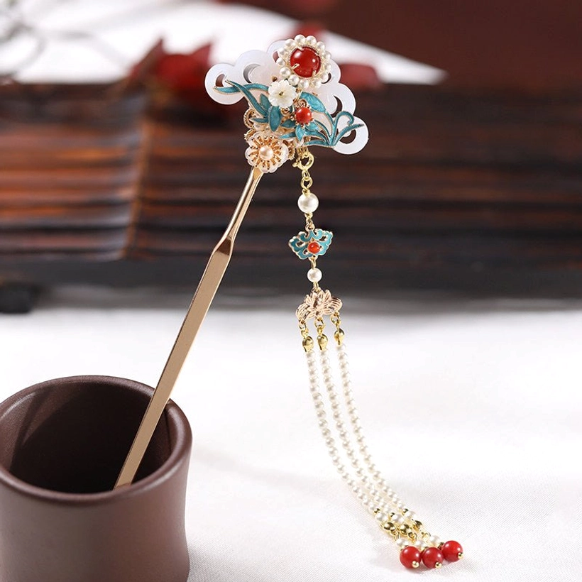 Right-side view of a Chinese hair stick with a short pearl and gold tassel, cloud-inspired decorative top, and traditional Hanfu hair accessory design