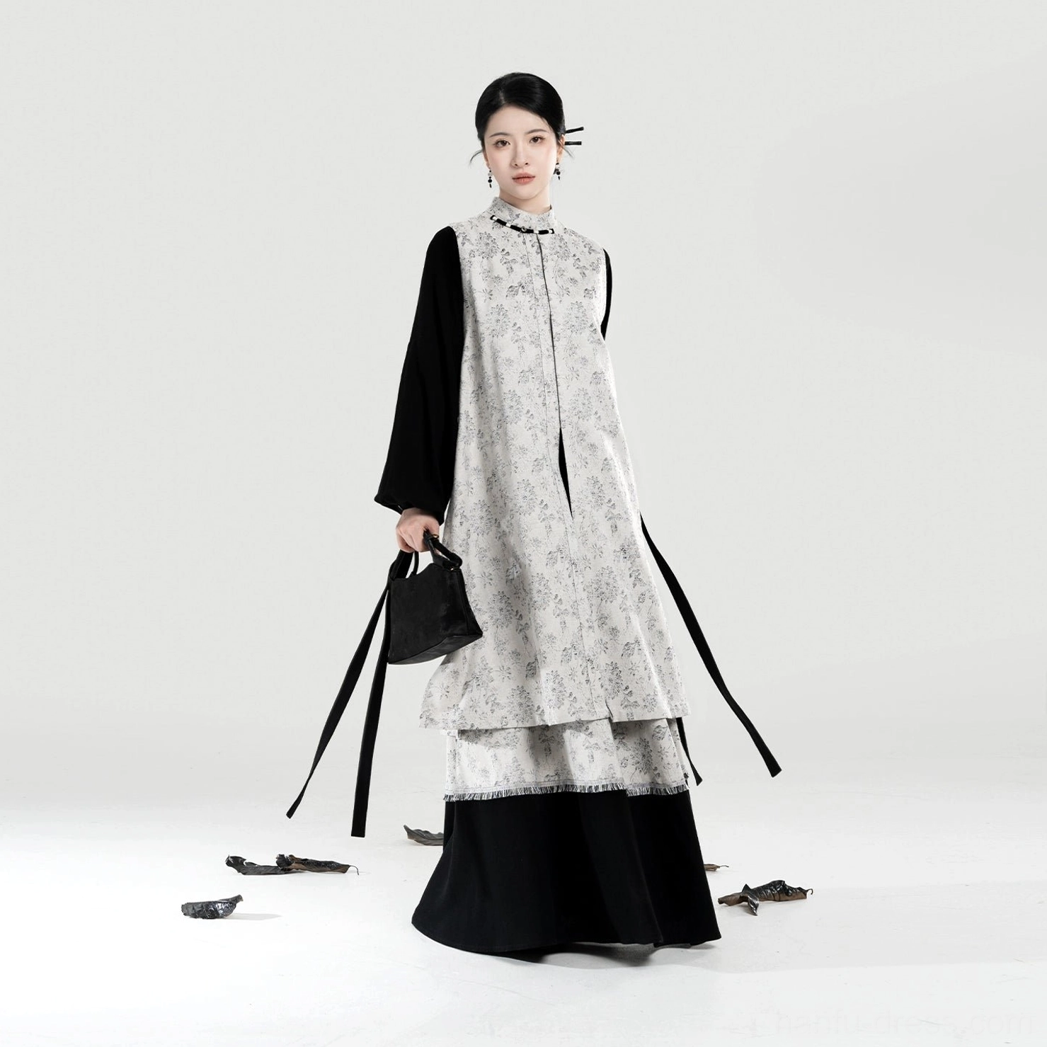 Complete modern Hanfu three-piece set with floral bijia vest black bow sleeve top and long layered A-line skirt