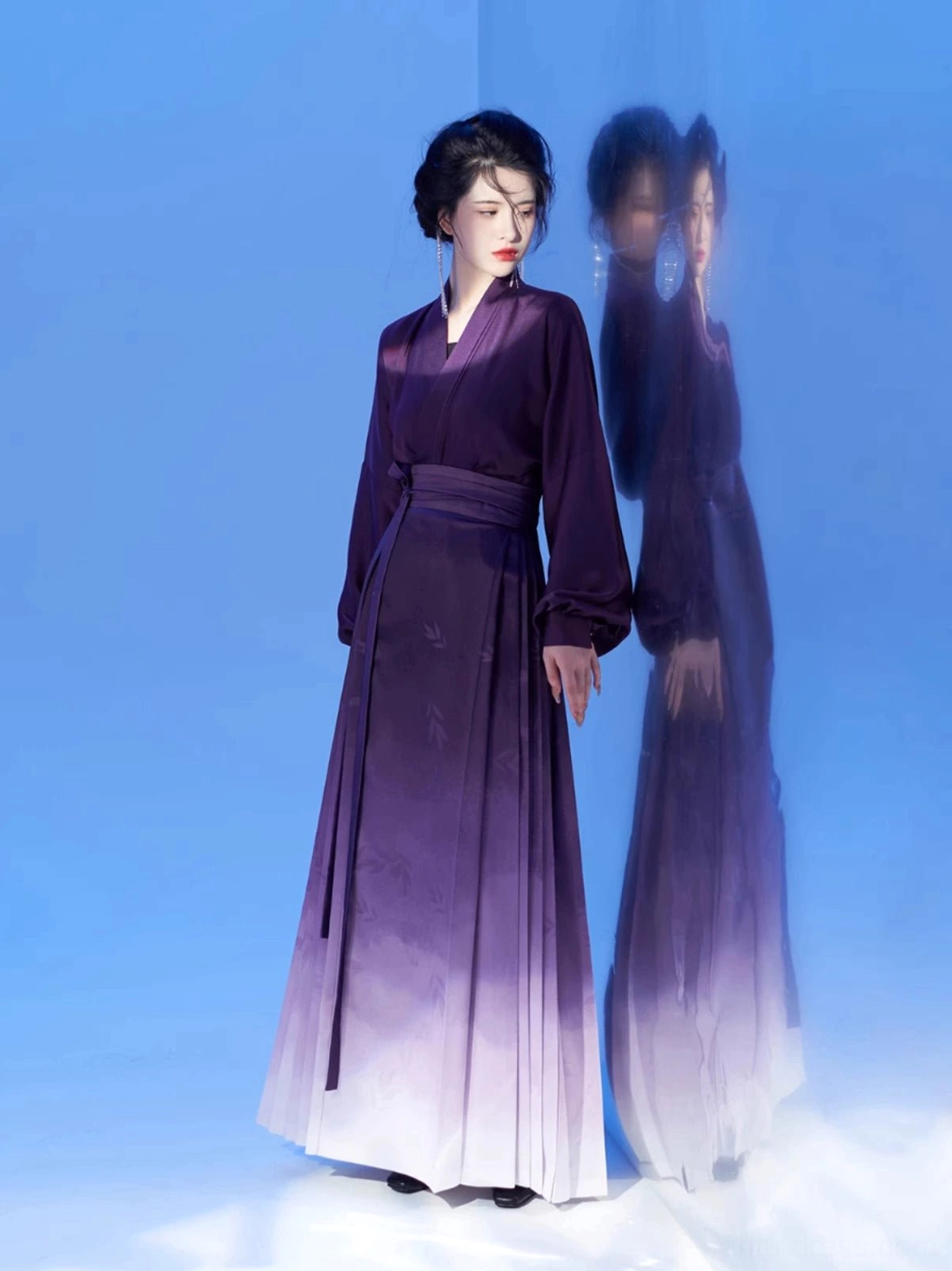 Full front view of complete purple ombre Ming-style Hanfu ensemble with subtle leaf jacquard and high-waisted mamianqun skirt