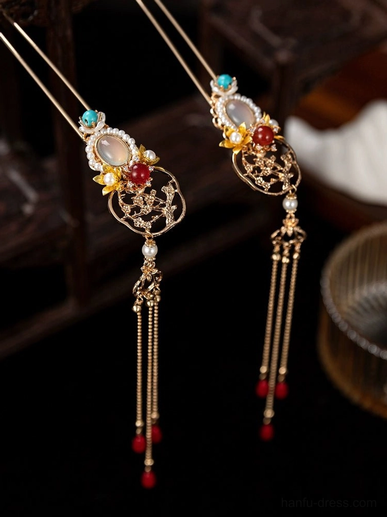 Crown Princess Hanfu step shake hairpins with gold pin rods moonstone-style cabochons red beads yellow flowers and long tassel pendants