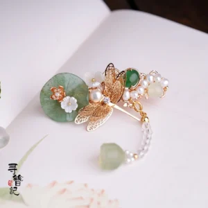Close-up back view of dragonfly Chinese hair clip showing the fastening clasp, gold-tone dragonfly, jade-toned lotus leaf, white flowers and pearl-like bead details