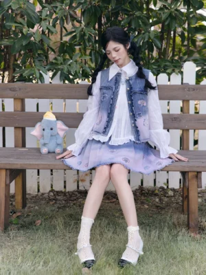 Dream elephant modern Hanfu bijia vest and mini mamianqun horse face skirt full set worn in a garden