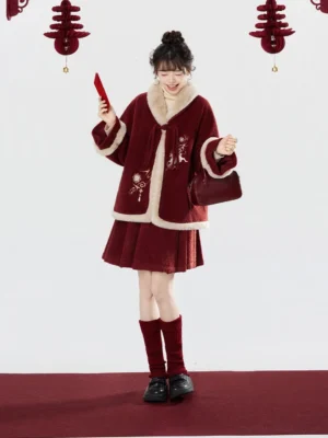 Full-body front view of a woman wearing a wine-red Dunhuang-inspired Hanfu coat and mini mamianqun horse-face skirt with faux-fur trim, auspicious embroidery, red envelope, and handbag