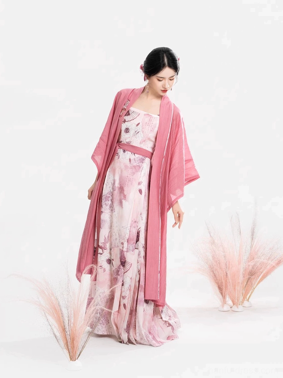 Side view of dusty rose Song Dynasty Hanfu set showing flowing wide sleeve beizi jacket and floral dress drape