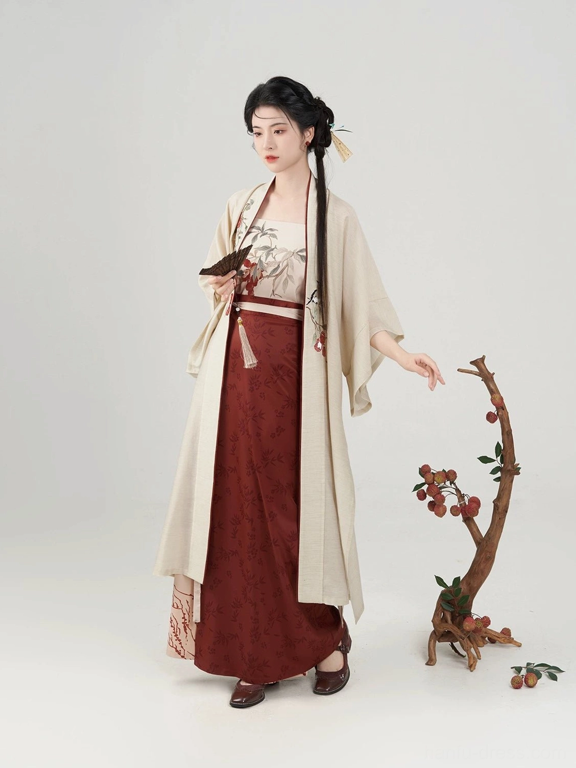 Evening Magpie modern Song Dynasty Hanfu three-quarter view showing the layered beige overcoat, maroon sash, and flowing red skirt