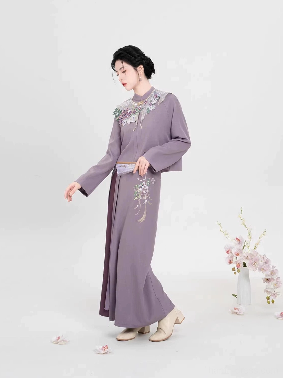 Side view of Falling Wisteria modern Ming Dynasty Hanfu showing two-tone purple long wrap skirt and fitted waist