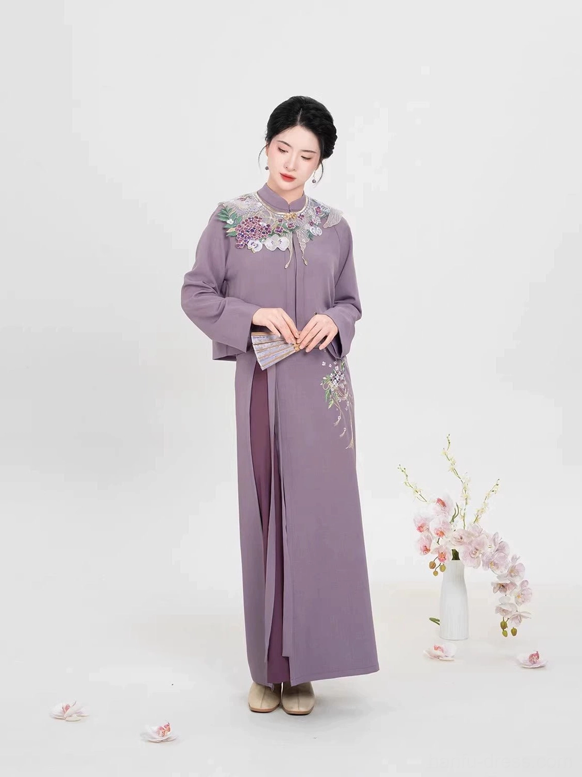 Falling Wisteria modern Ming Dynasty Hanfu full set in dusty purple with embroidered cloud collar and long wrap skirt front view