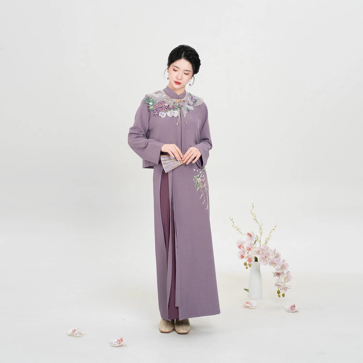 Complete Falling Wisteria modern Ming Dynasty Hanfu set in dusty purple with embroidered top wrap skirt and cloud collar