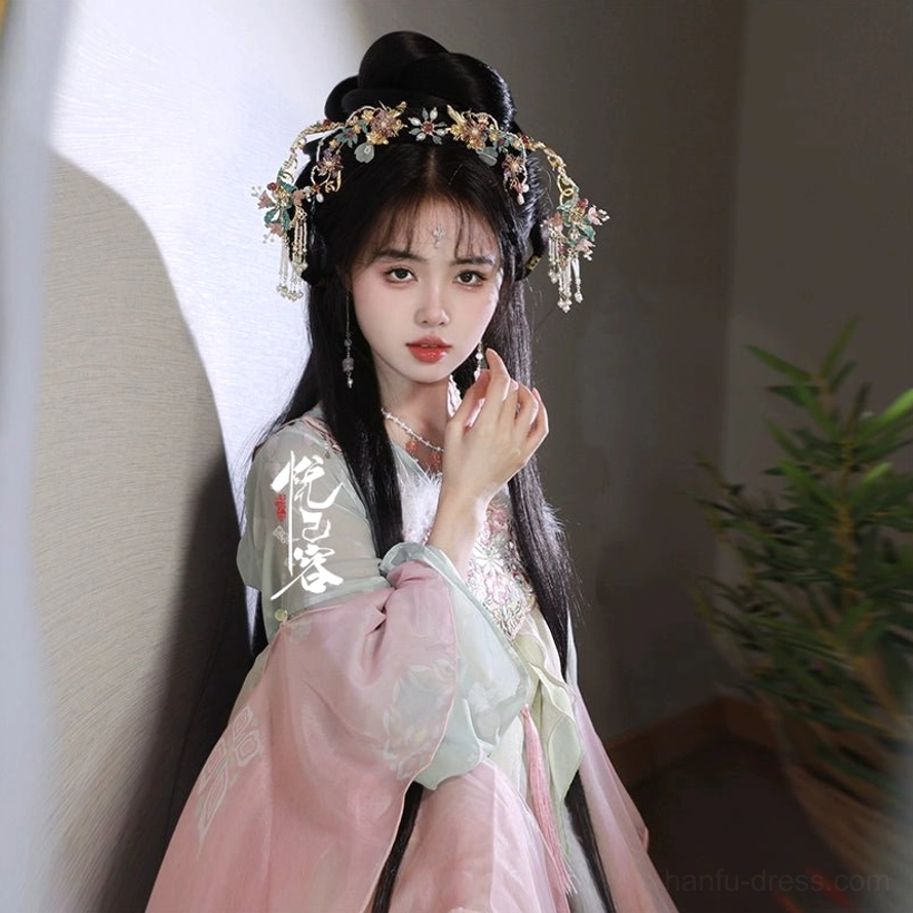 Model wearing Fei Xian Ling blue floral hanfu hair ornaments with pearl tassels and pink green traditional Chinese hanfu outfit