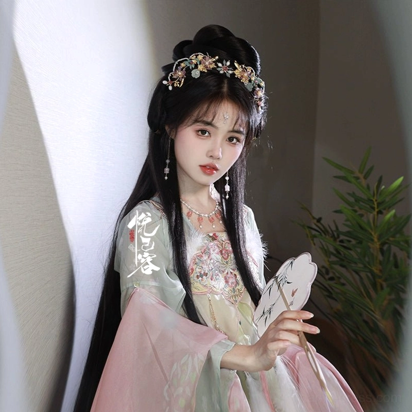 Front view of Fei Xian Ling traditional Chinese hanfu hair crown and floral hairpin styling with pearl details and Chinese folding fan
