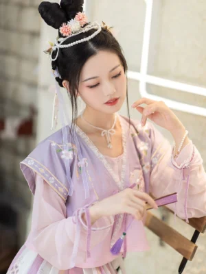 Close up of Flower Collector Tang Dynasty Hanfu lavender floral embroidered beizi vest with lace trim and tie-front blouse
