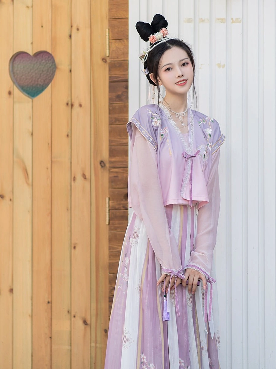 Full length Flower Collector Tang Dynasty Hanfu outfit in lavender and off-white with embroidered beizi and floral skirt