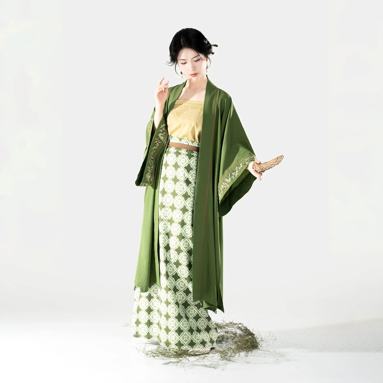 Full Song Dynasty modern hanfu set with moss green beizi pale yellow camisole patterned spiral skirt and folding fan