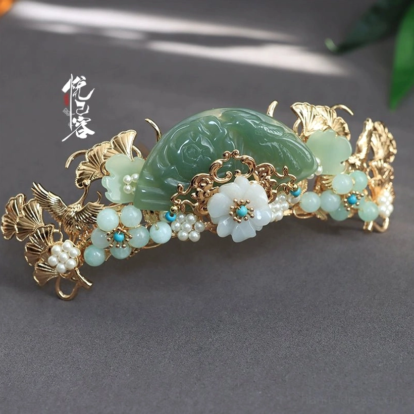Gold Hanfu hair crown with green jade-inspired ornament, white flower beads, turquoise accents, pearl details, and ginkgo leaf motifs