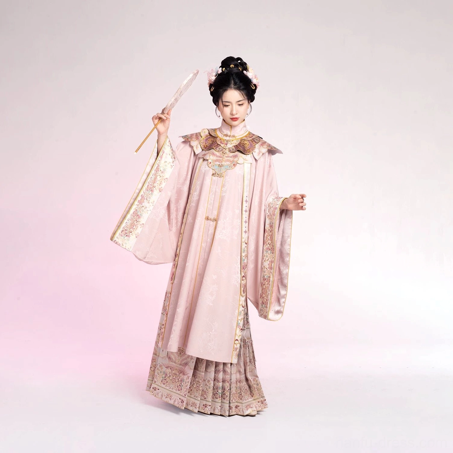 Golden Peony Feathers Ming Dynasty hanfu set with dusty pink robe cloud collar and embroidered mamian skirt
