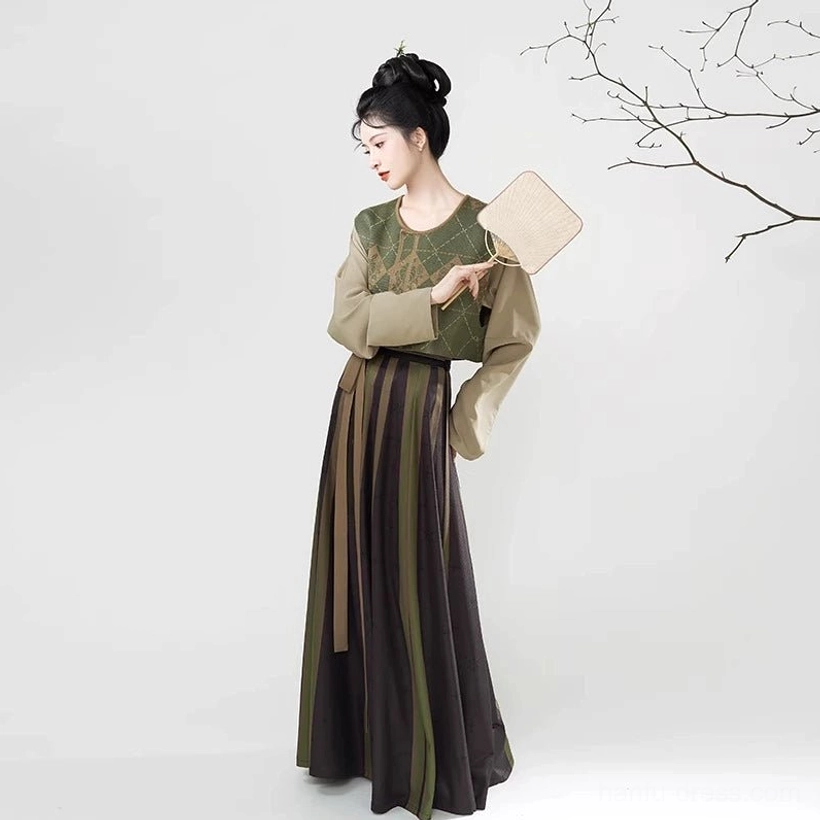 Green colorway of the Tang Dynasty modern Hanfu set featuring a vintage argyle beizi overlay, long-sleeve inner top, and flowing eight-panel skirt