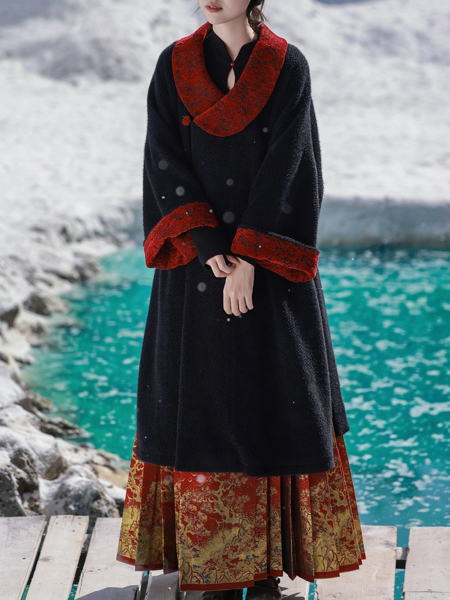 Full-length Gryffindor-inspired Tang Dynasty Hanfu winter coat with relaxed black silhouette and decorative red jacquard trim