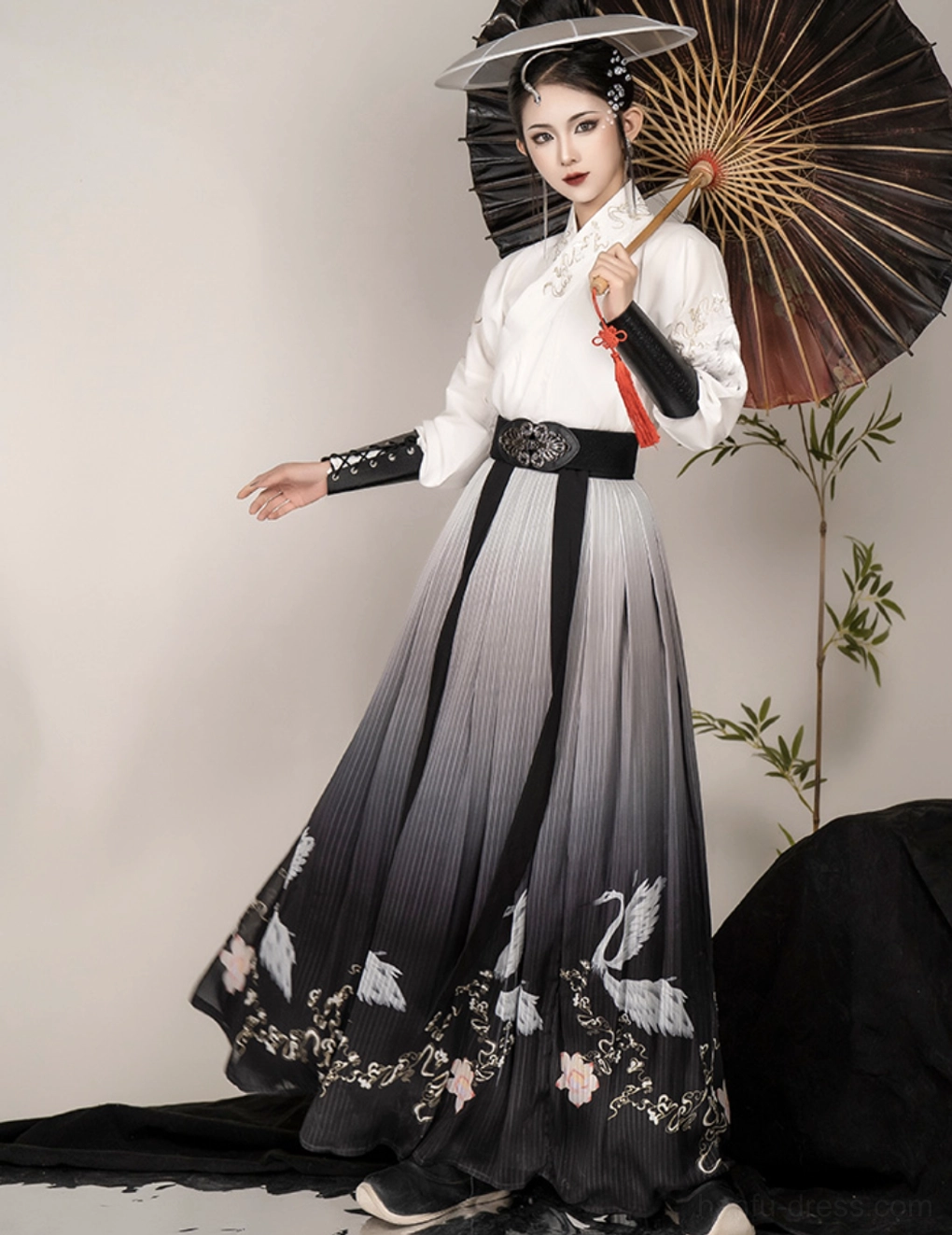 White immortal crane wuxia qiyao ruqun Hanfu complete set with embroidered cross-collar top, flowing pleated skirt, belt and arm guards