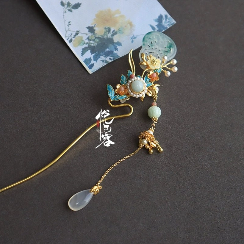 Traditional Chinese Hanfu hairpin with jade-inspired carved top, gold-tone pin, pearl-like beads, floral ornament and deer charm tassel