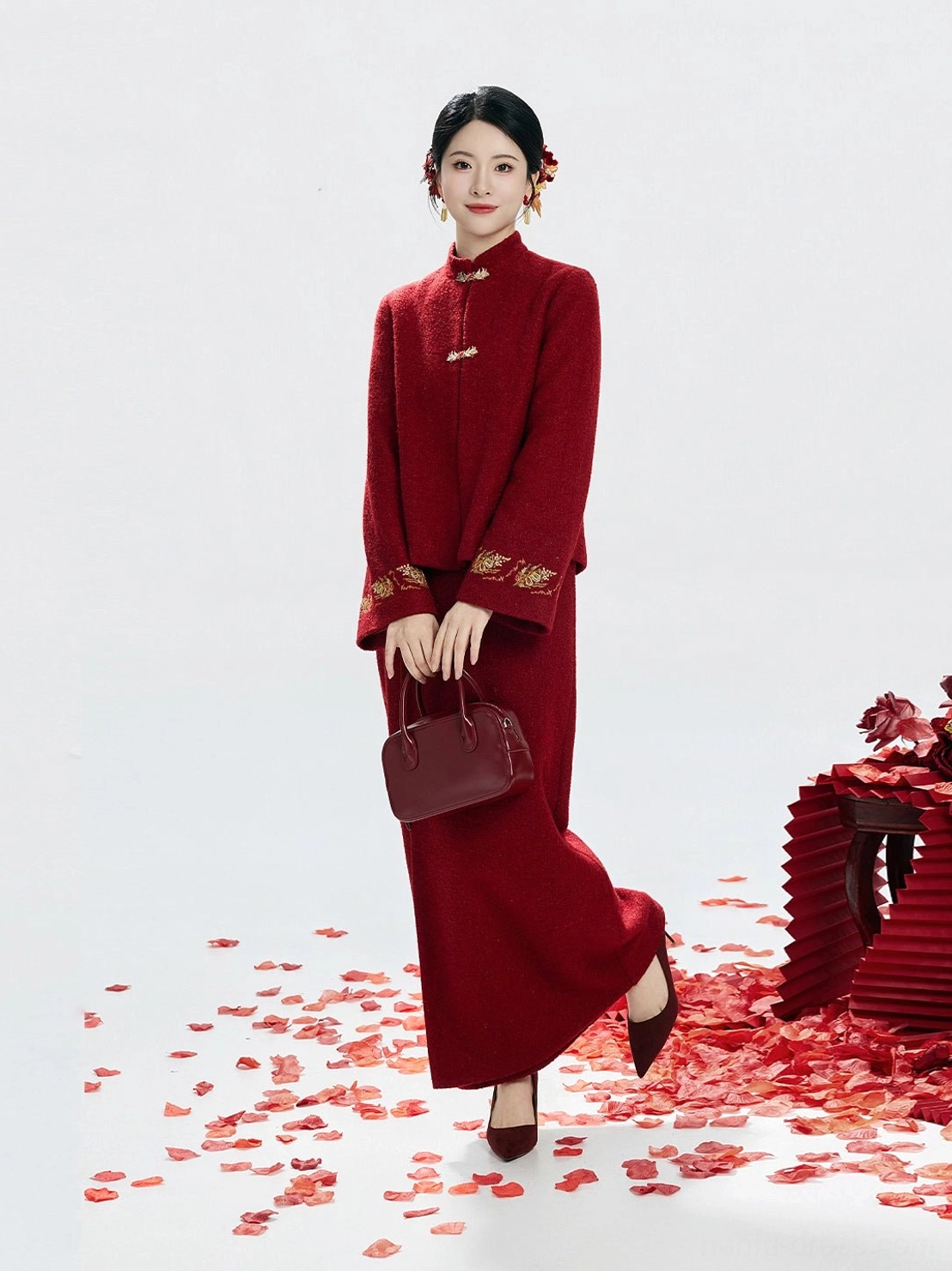 Wine red Chinese wedding hanfu jacket and long skirt without cloud collar showing stand collar and embroidered cuffs