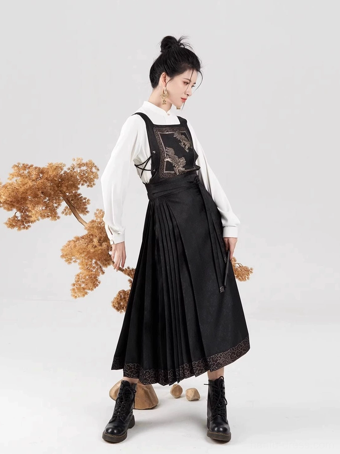 Jinwu Ming Dynasty Hanfu black mamianqun skirt and Golden Crow embroidered vest shown in full body side view