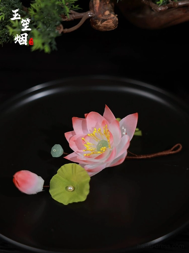 Large gradient pink lotus Hanfu hairpin with green bead lotus bud and leaf details on a U-shaped hair stick