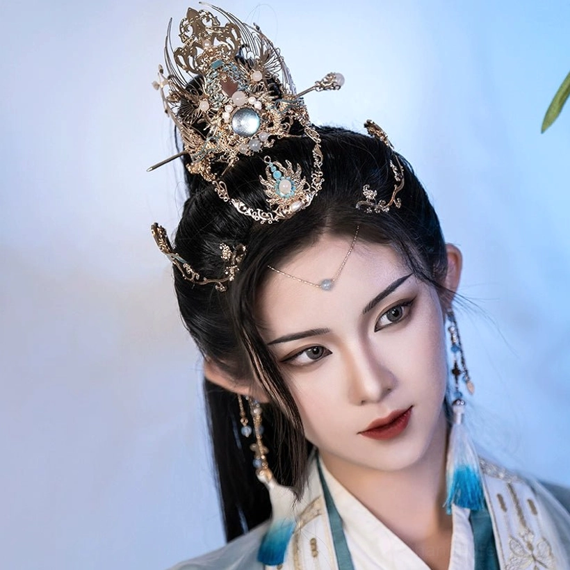Close-up of Linjiang Fairy Hanfu hair crown with blue gemstone forehead chain pearls and tassel earrings