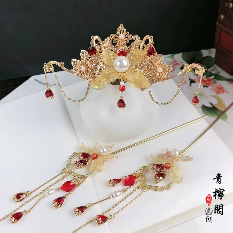 Red Linyu Hanfu hair accessory set featuring gold-tone floral crown, red gemstone-style pendants, chain tassels and matching hairpins