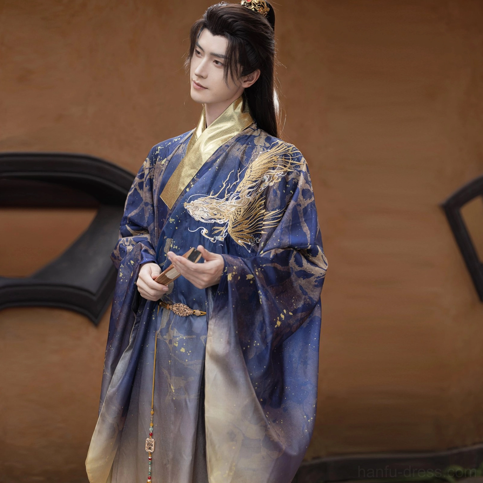 Long Yin Ming Dynasty dragon pattern Taoist robe for men, detailed gold dragon embroidery on navy blue cross collar Hanfu with golden gradient skirt