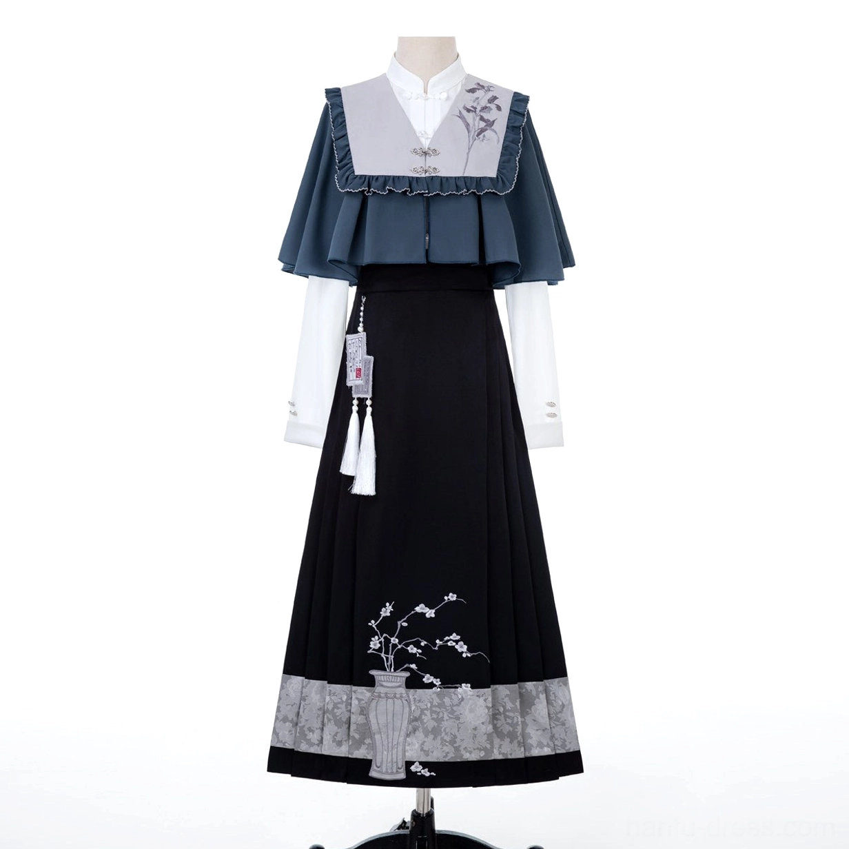 Complete midnight scholarly Ming-inspired Hanfu set on mannequin with ruffled shawl stand collar top and embroidered mamianqun
