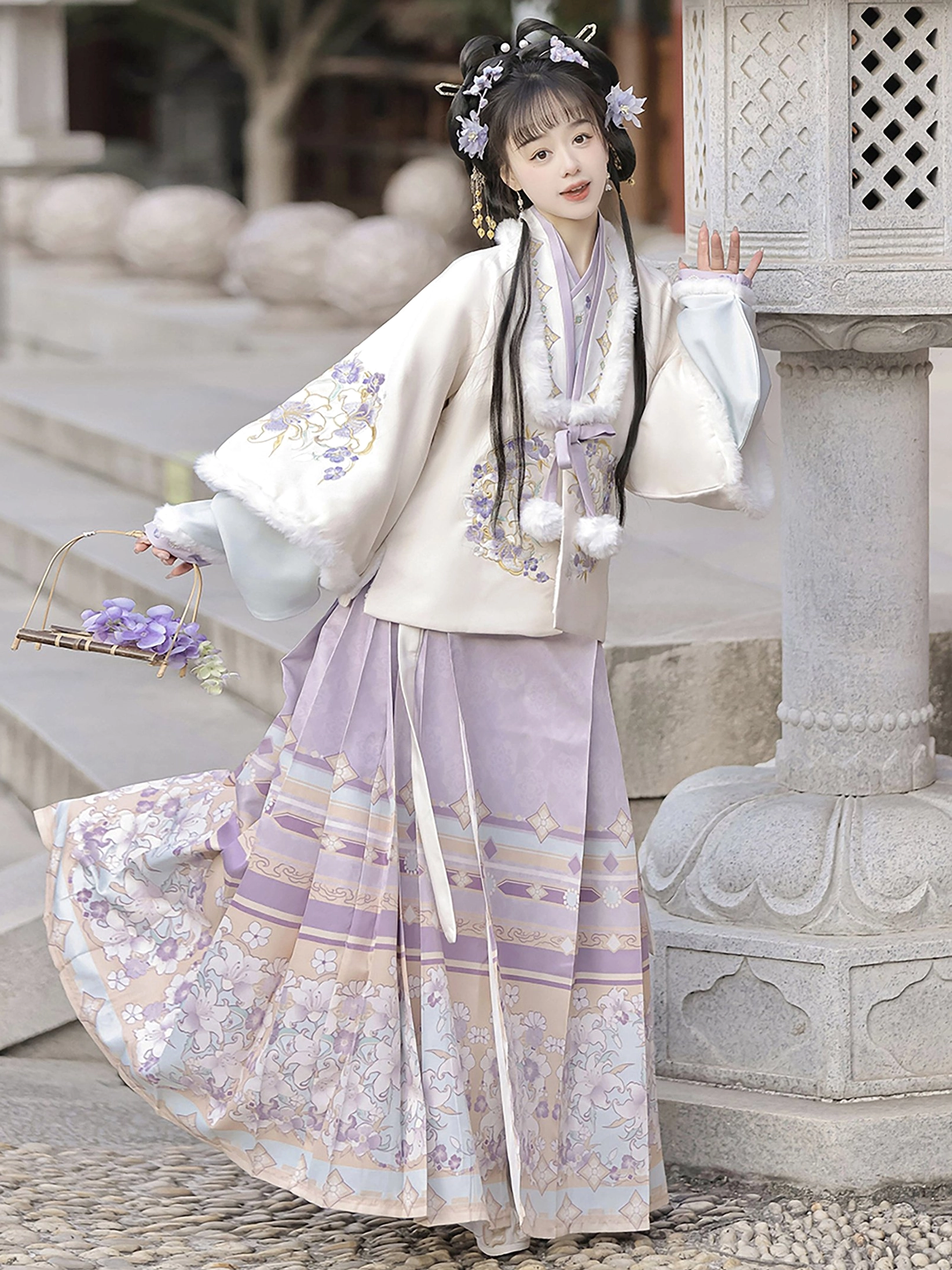 Dynamic view of wide sleeve floral embroidered Ming Dynasty Hanfu jacket with lavender Mamian skirt