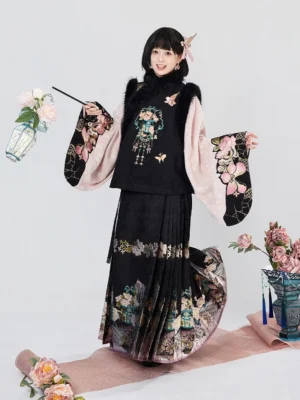 Complete Qingrong Nuancui Ming Dynasty Hanfu set with pink pipa sleeve top black embroidered faux fur trimmed vest mamianqun skirt and traditional lantern