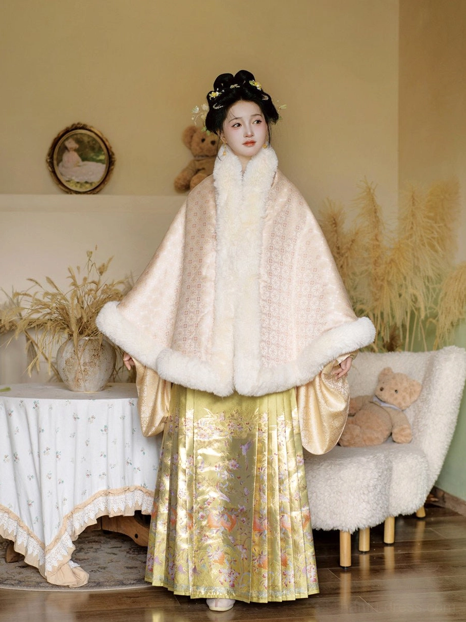 Full length Ming Dynasty Thousand Golden Rays Hanfu with golden mamian skirt and white fur trimmed cape shawl