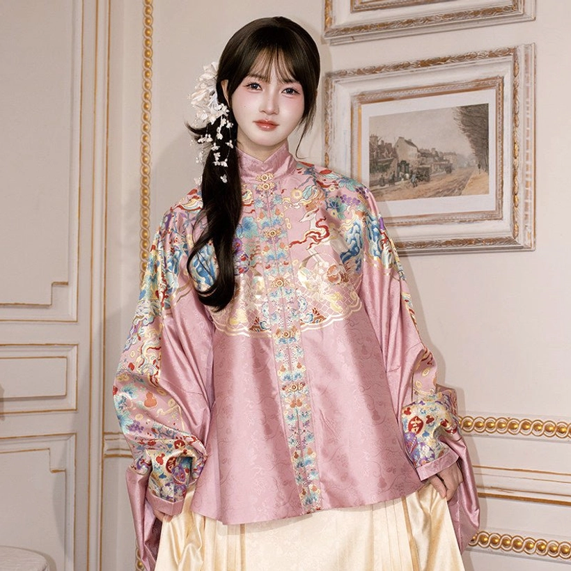 Soft pink Ming Dynasty wedding Hanfu pipa sleeve top with delicate floral embroidery at the standing collar
