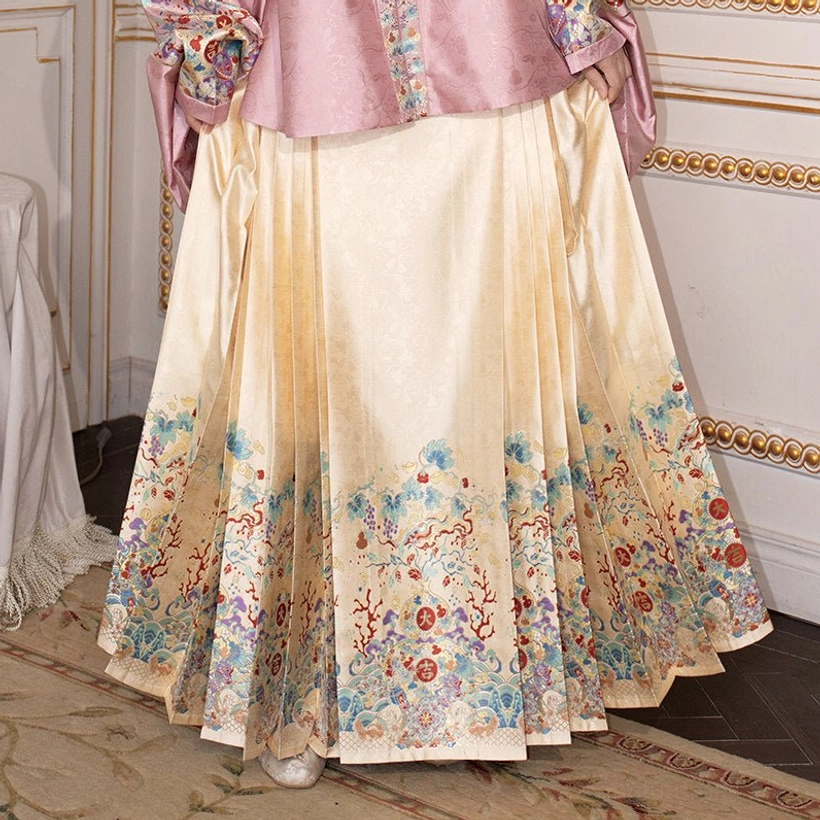 Yellow mamian skirt option for the Ming Dynasty wedding Hanfu pipa top and mamian skirt collection