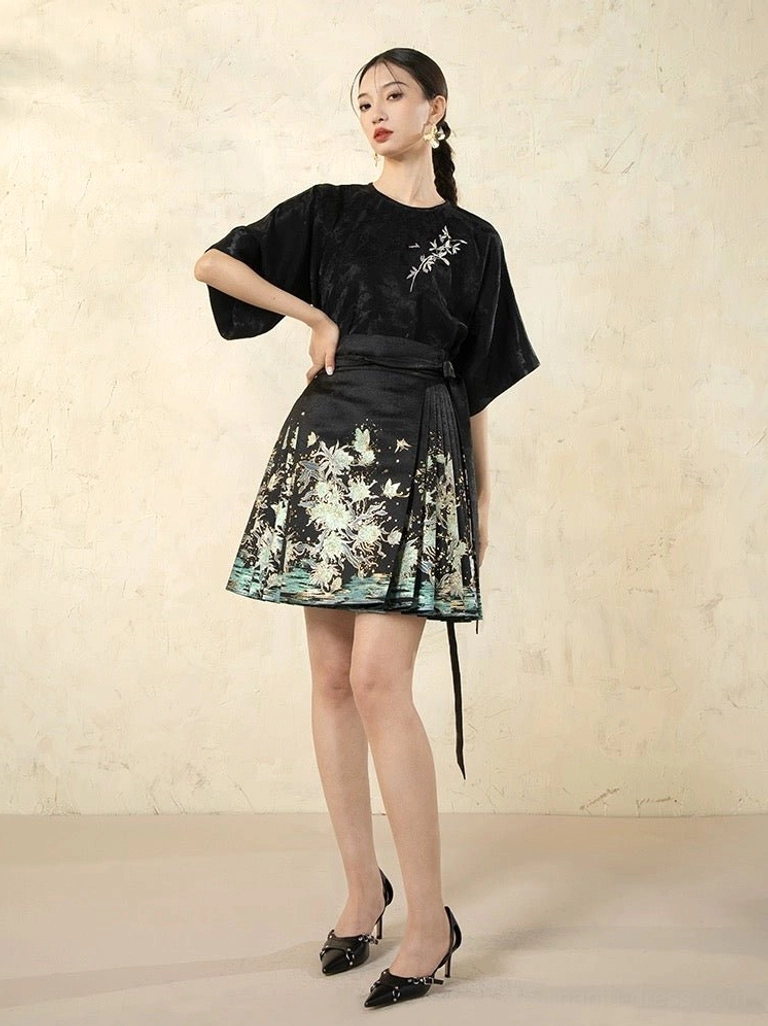 Three-quarter side view of Ming inspired mini mamianqun showing pleated skirt construction and flowing waterscape floral print