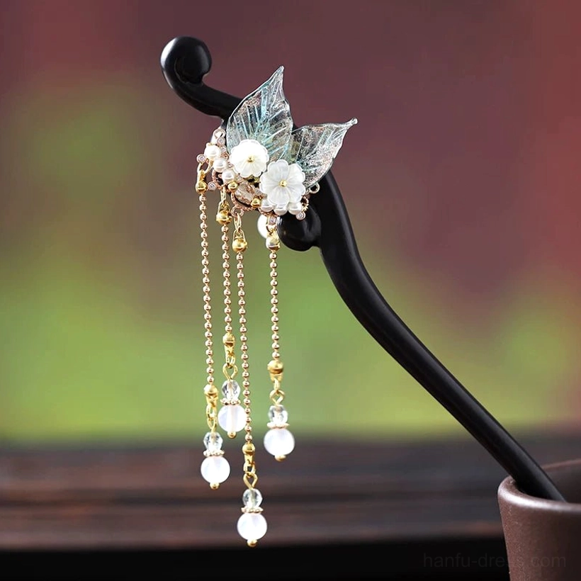 Minimalist Chinese hair stick with compact floral ornament sparse gold tassels and round white bead pendants for Hanfu