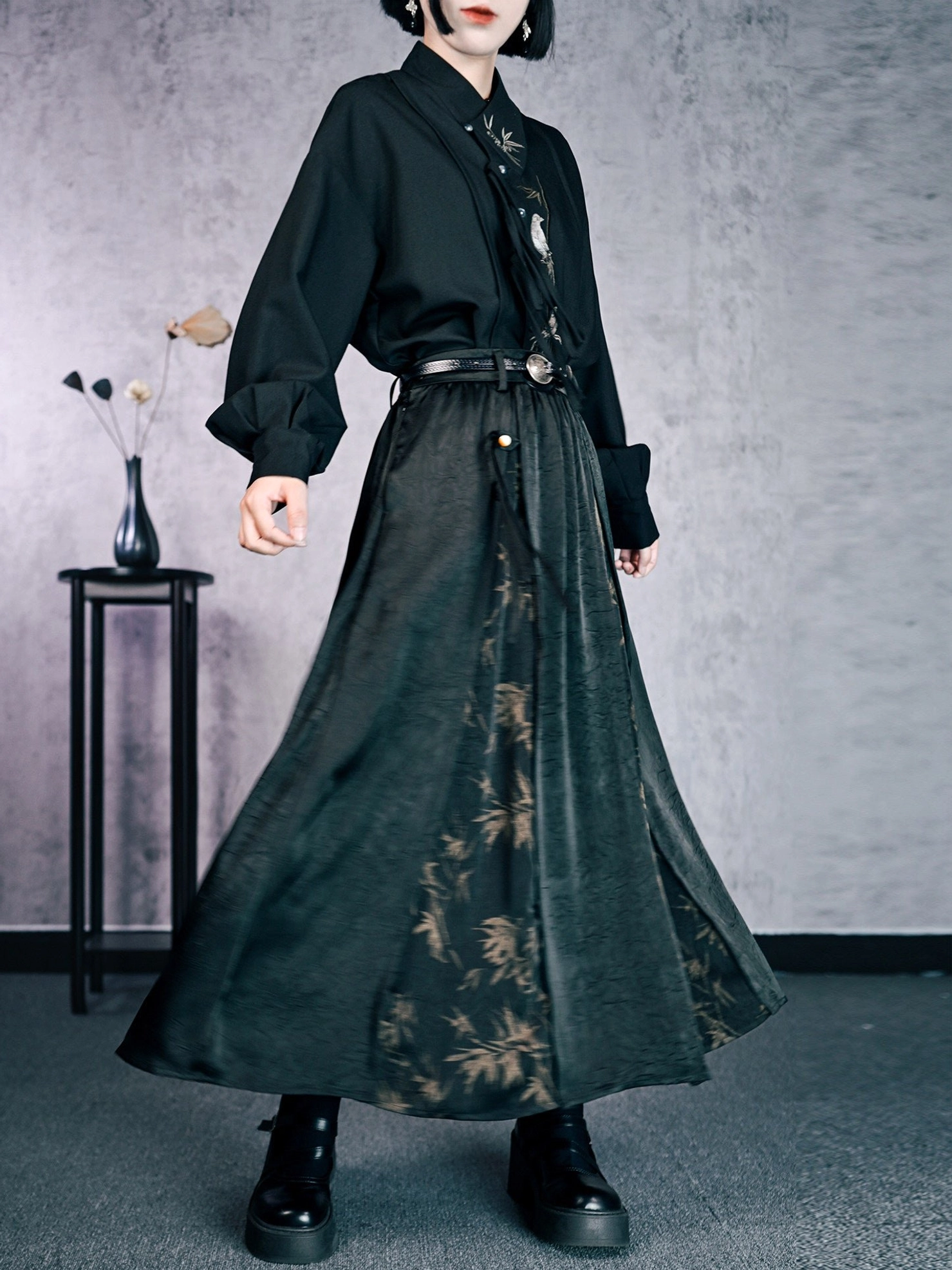 Side view of a flowing modern Hanfu bamboo shadow maxi skirt with warm bamboo motifs and coordinated leather waist belt