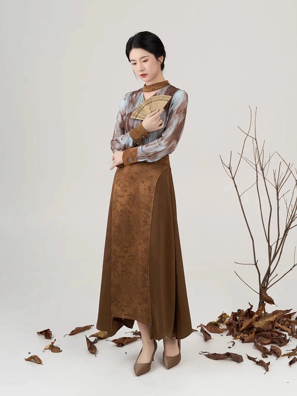 Modern Hanfu brown two-piece outfit featuring contrasting embossed skirt panels and long sleeve tie-dye top