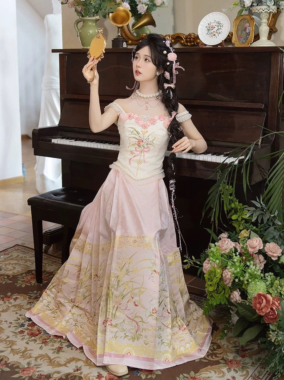 Side profile of a woman wearing a fitted modern Hanfu bustier and embroidered floor length horse face skirt beside a vintage piano and hand mirror